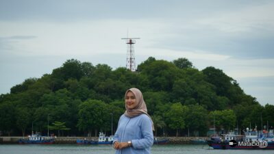 Pesona MENARA SUAR TUKONG HILL: Menara Suar Tertua di Kalimantan